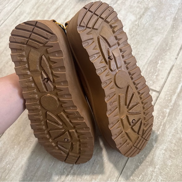 Mudd Tasman Platform chunky faux suede Tan Slippers shoes Size 9 cozycore preppy - Picture 8 of 8